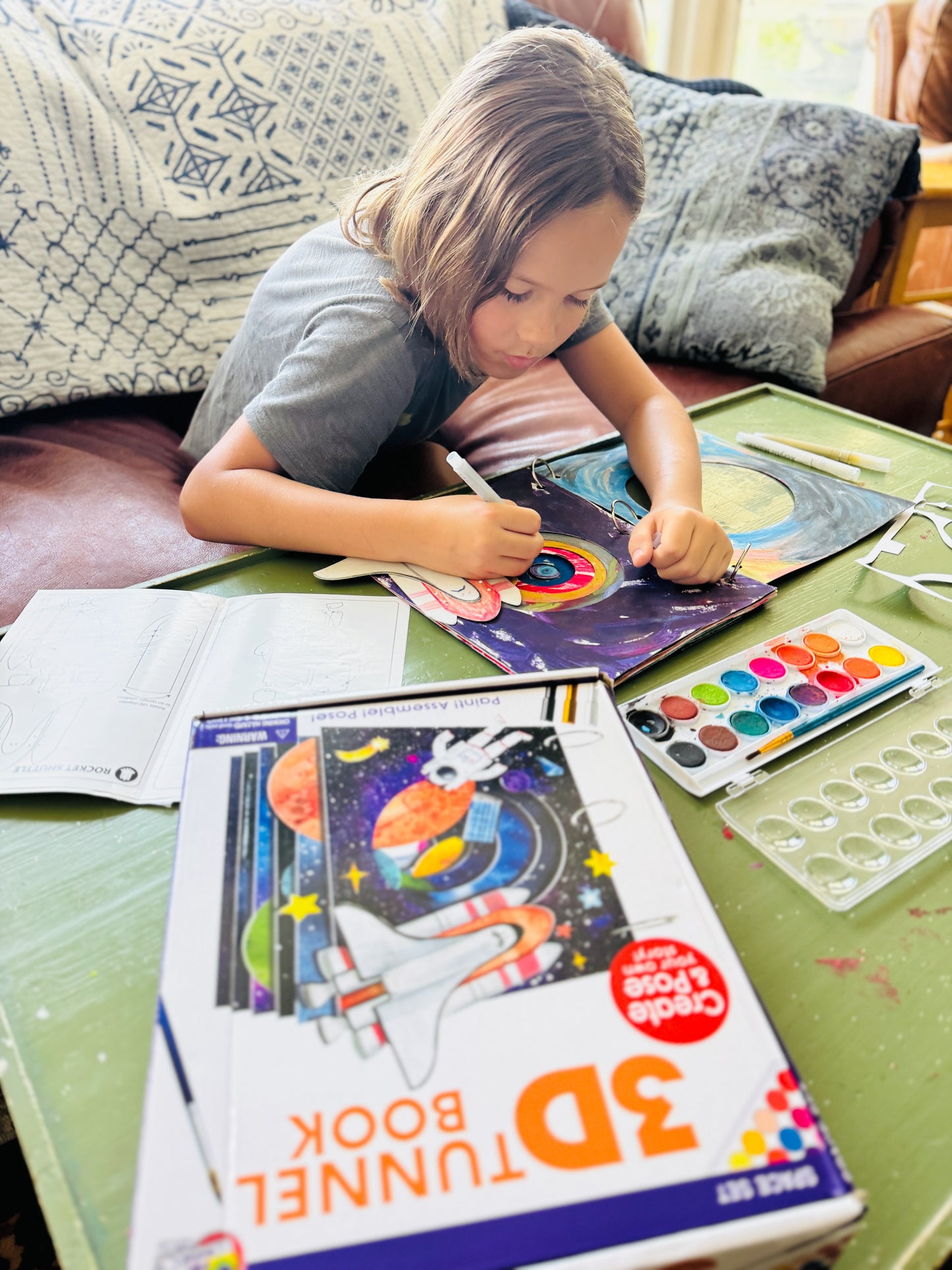 3D TUNNEL BOOK (DELUXE): Space