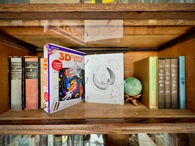 3D TUNNEL BOOK (DELUXE): Space