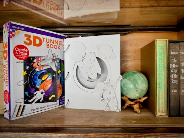 3D TUNNEL BOOK (DELUXE): Space
